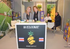 Fertinyc son productores de piña de Costa Rica con Erlin Valerio y Hellen Madrigal dando la bienvenida a los visitantes.